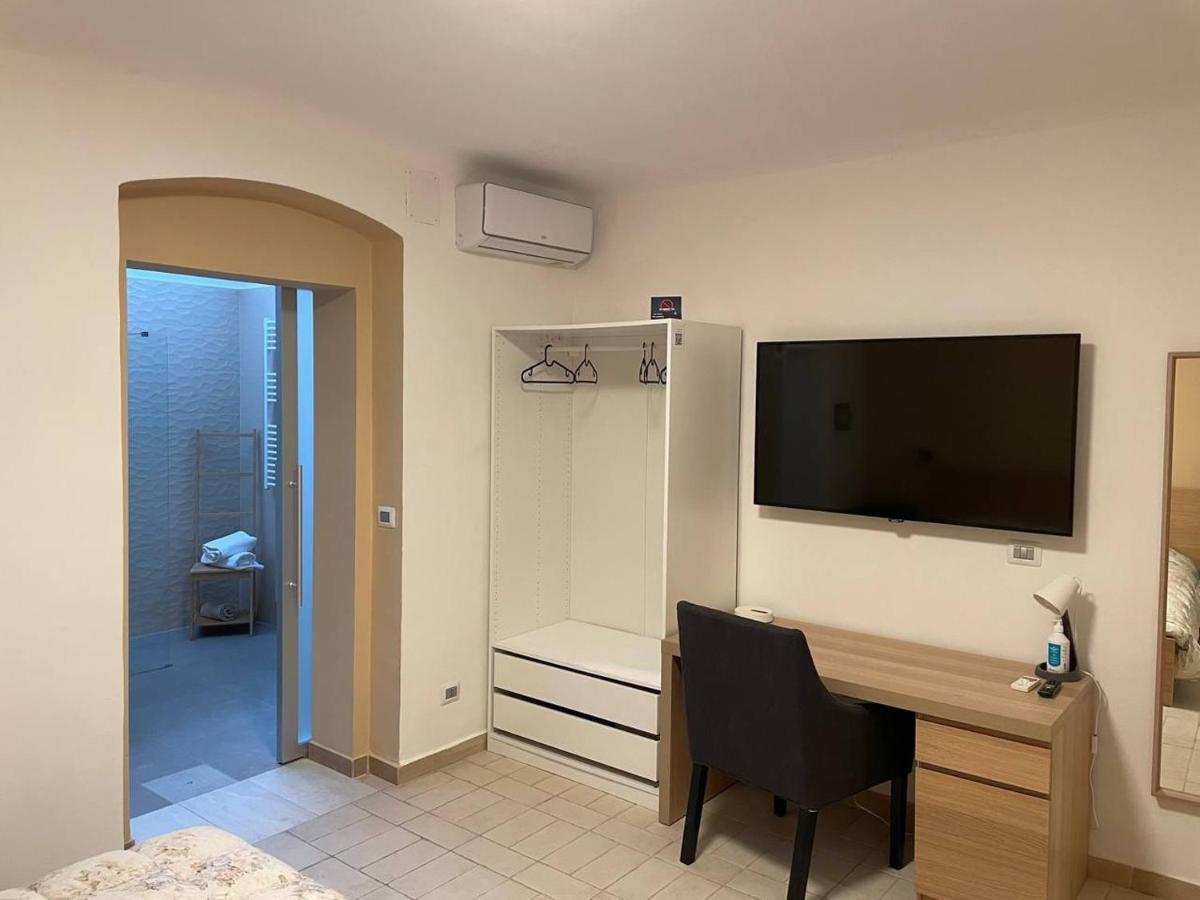 Alex Comfort House باري المظهر الخارجي الصورة